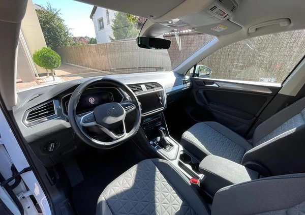 Volkswagen Tiguan cena 125999 przebieg: 19000, rok produkcji 2021 z Konin małe 137
